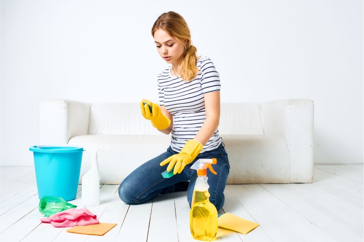 Como limpar piso encardido? Leia este artigo e descubra soluções caseiras milagrosas - Reprodução: Canva
