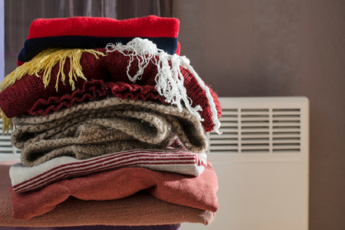 Roupas de inverno: como lavar, guardar e como evitar aromas desagradáveis (Foto: Canva Pro)