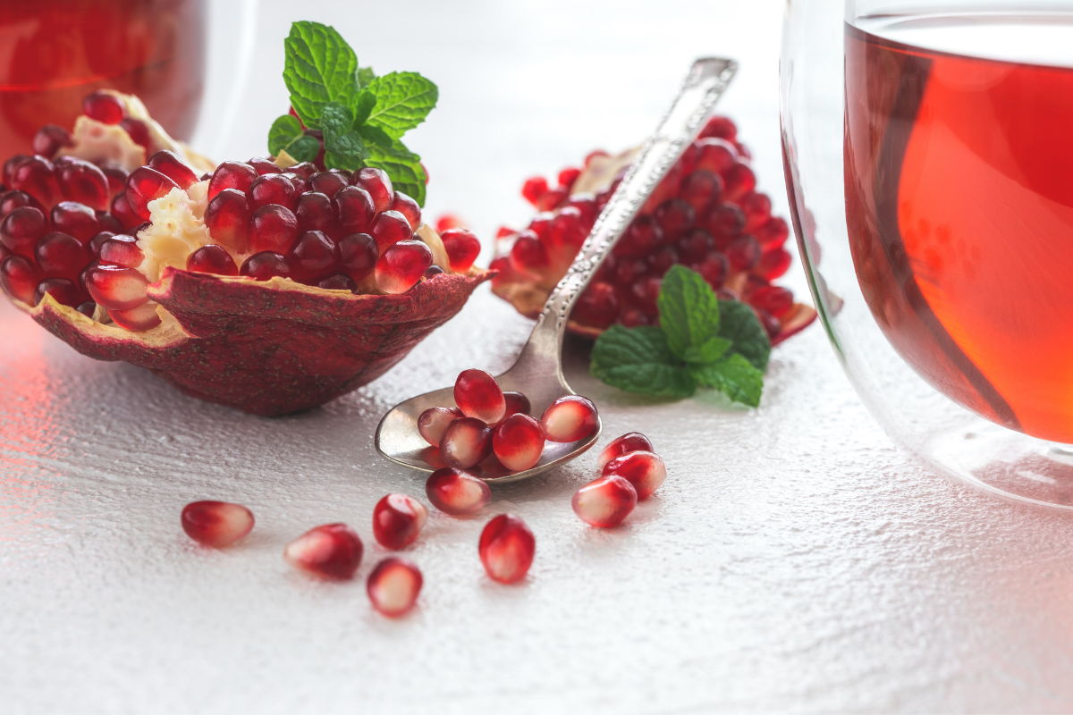 Chá de casca de romã excelente remédio caseiro, veja os benefícios e aprenda fazer em casa (Reprodução Canva Pro)