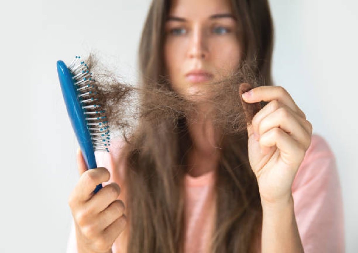 Como evitar queda de cabelo: métodos caseiros para combater este problema (Foto: iStock)