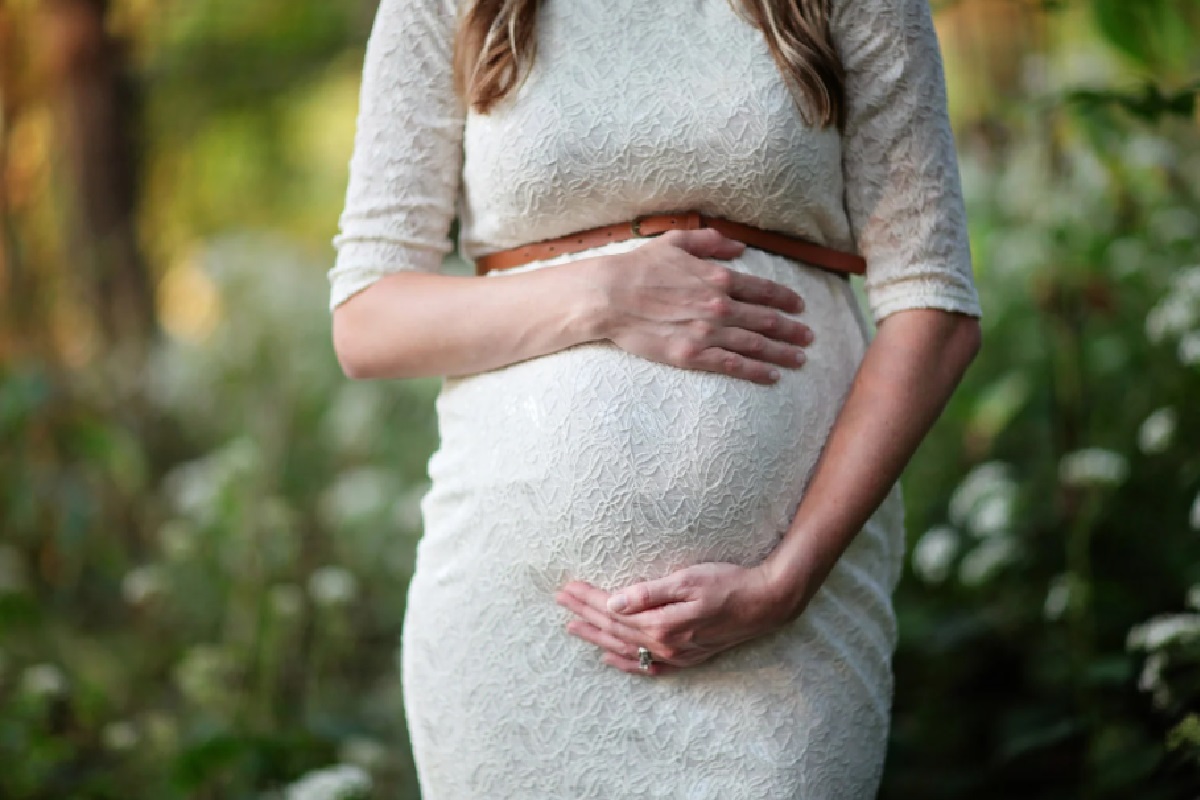 Tornozelos inchados na gravidez - Reprodução Canva