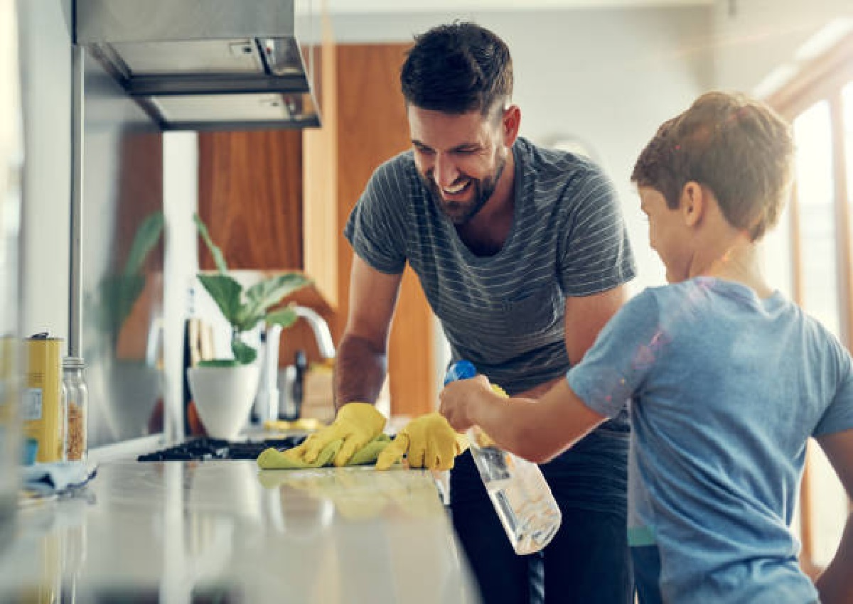 Como limpar casa com apenas 3 produtos, otimize o seu tempo e economize (Foto: iStock)