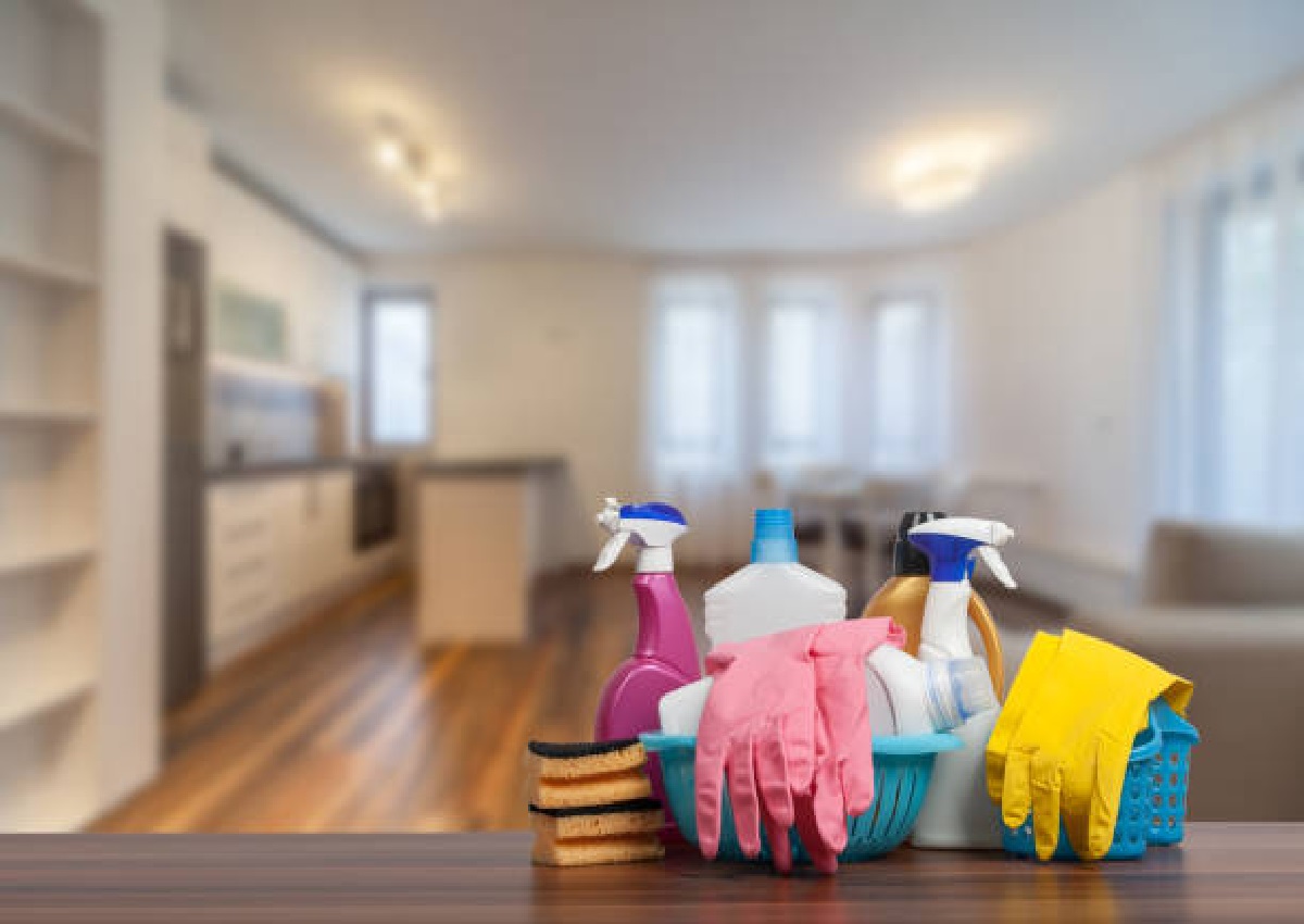 Como limpar casa com apenas 3 produtos, otimize o seu tempo e economize (Foto: iStock)