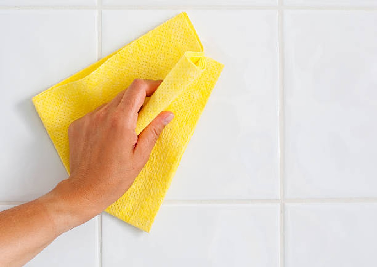 Métodos caseiros para limpar rejunte, veja o passo a passo e teste em casa (Foto: iStock)