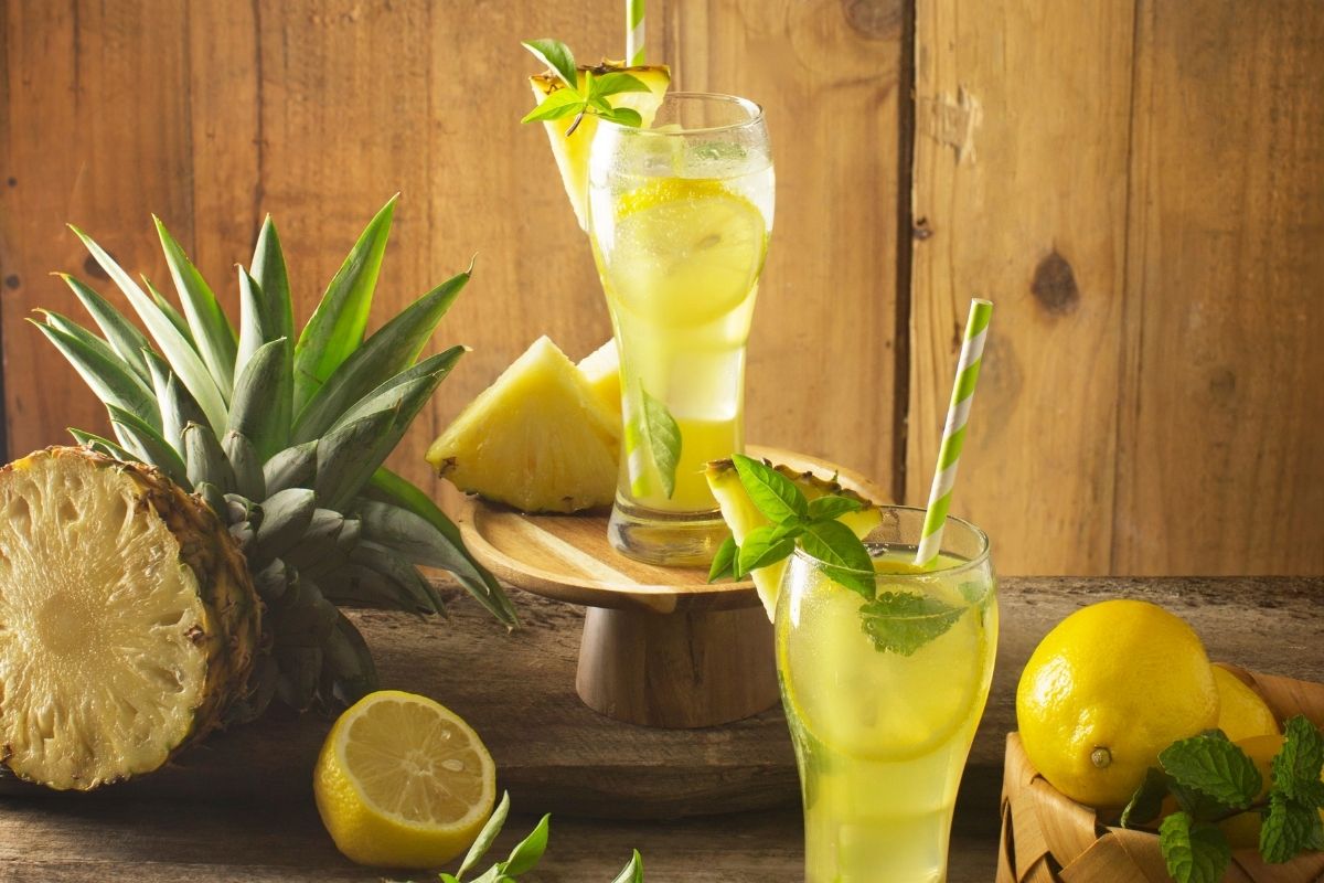 Suco de abacaxi com hortelã e limão (Reprodução Canva Pro)