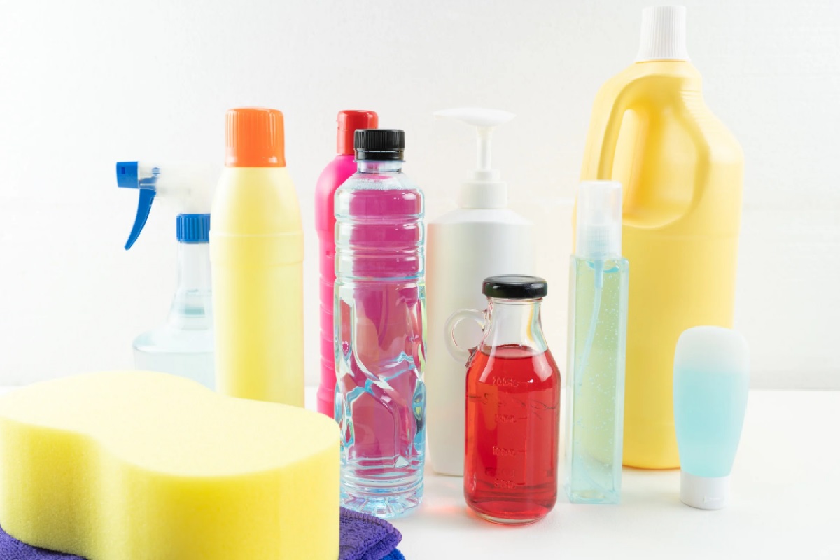 Aprenda como fazer produtos de limpeza caseiros sem químicos (Foto: Canva Pro)