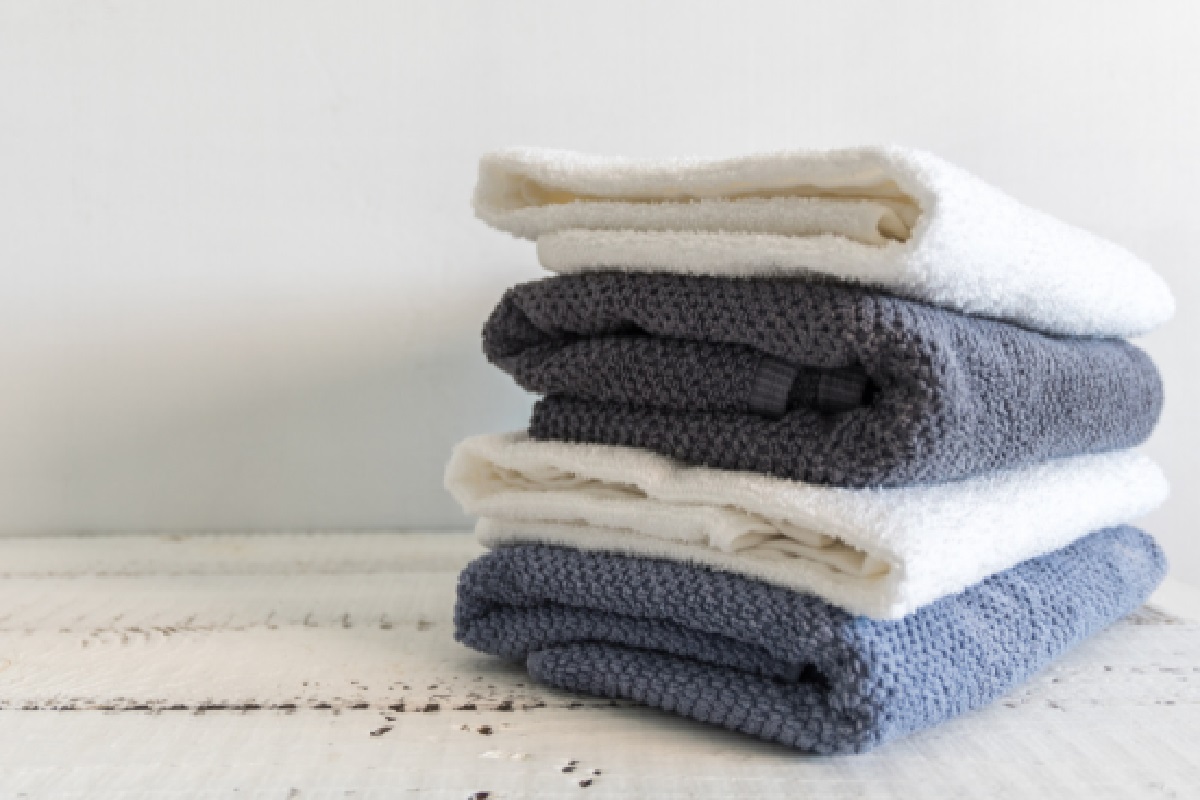 Como lavar toalha de banho: aprenda como higienizar estas peças (Foto: Canva Pro)