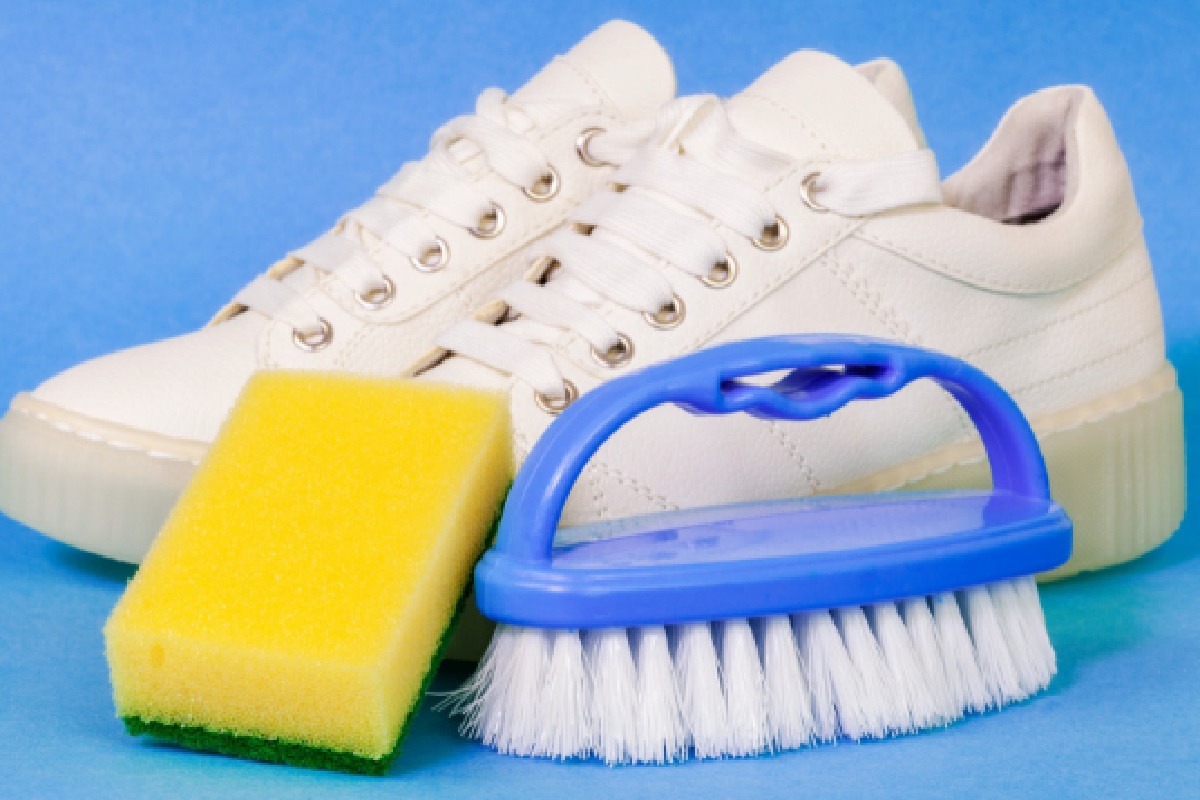 Como limpar tênis brancos sem necessidade de esfregar e sem danos (Foto: Canva Pro)