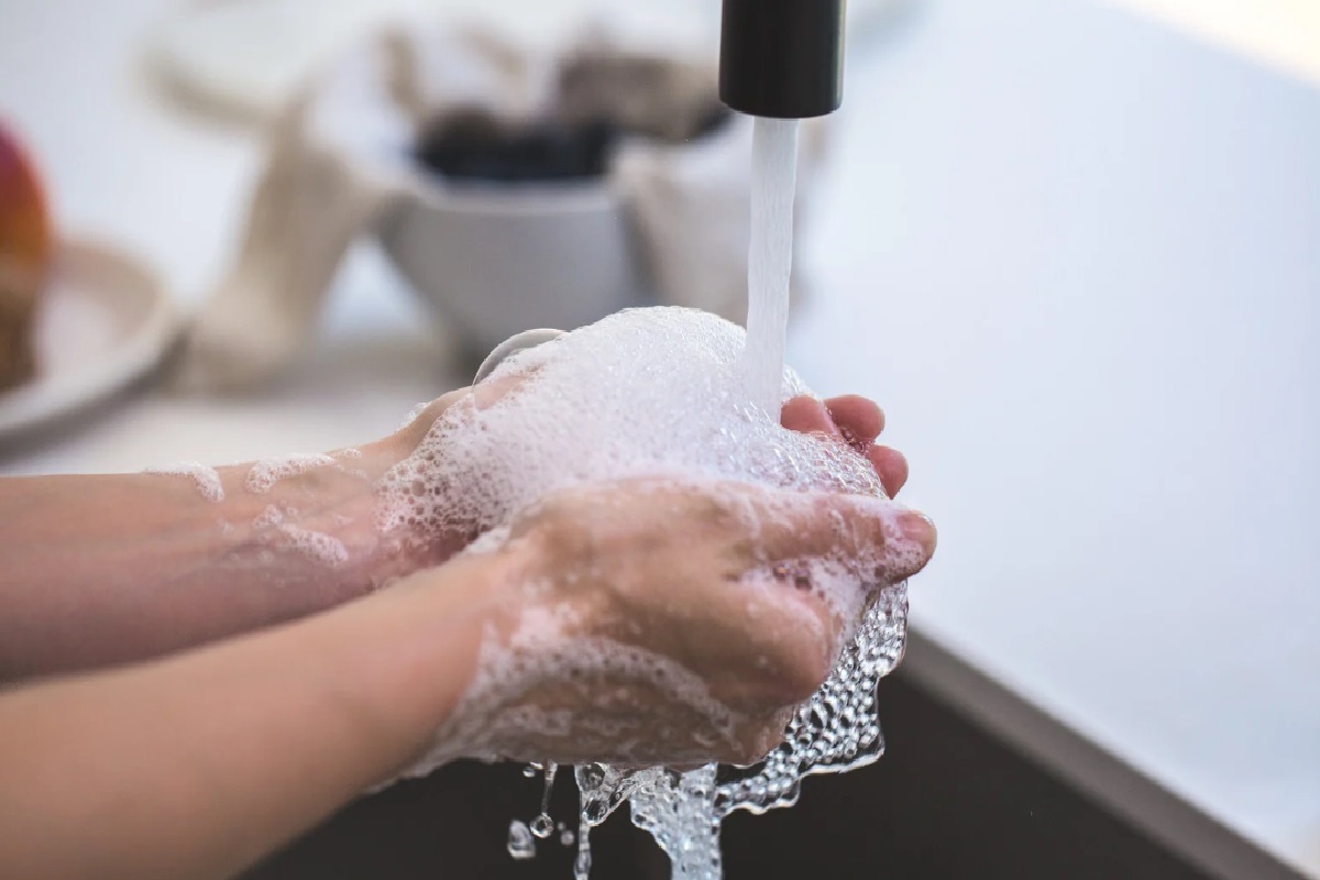 Diversas utilidades e maneiras de usar o sabonete na sua rotina, conheça algumas (Foto: Canva Pro)