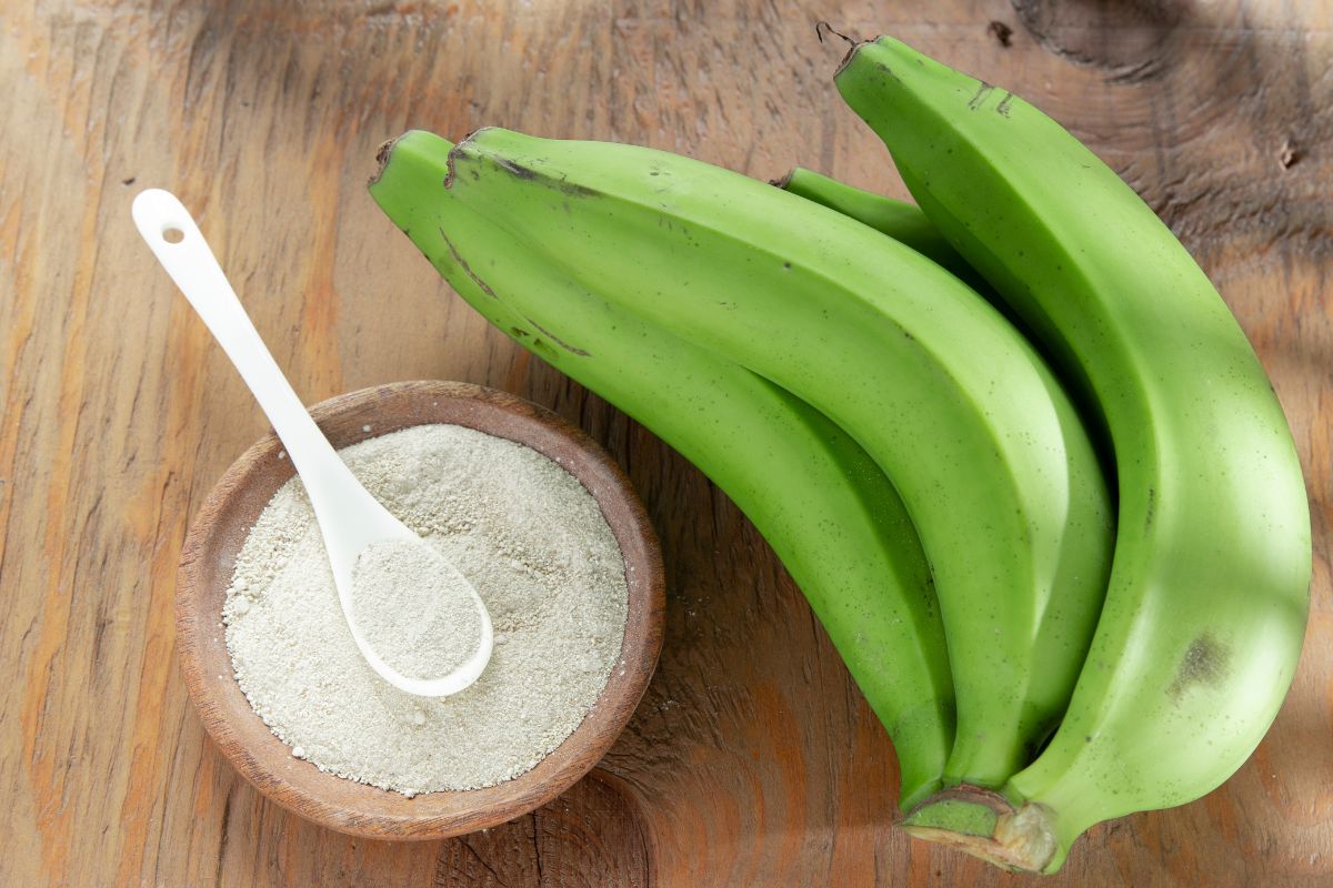 Para que serve a farinha de casca de banana? Posso consumir? Veja benefícios e como fazer/ Imagem: Canva