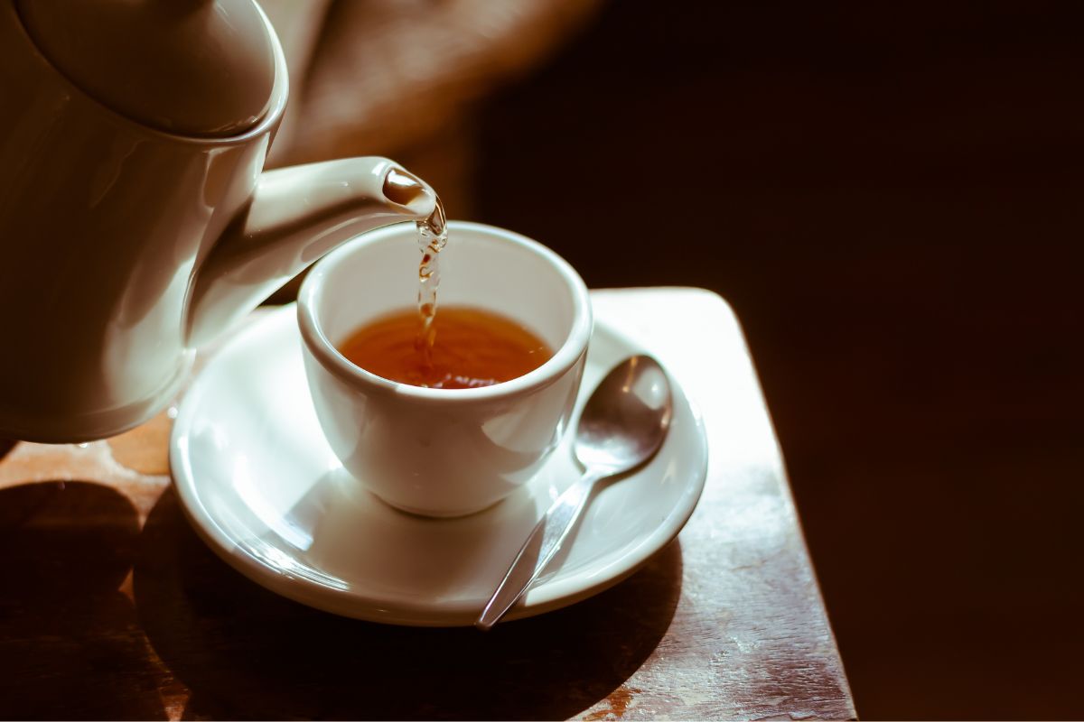 Chá de casca de jabuticaba; 3 motivos para consumir essa bebida natural/ Imagem: Canva