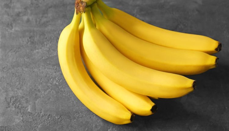 Banana é rica em carboidratos/Imagem: Canva