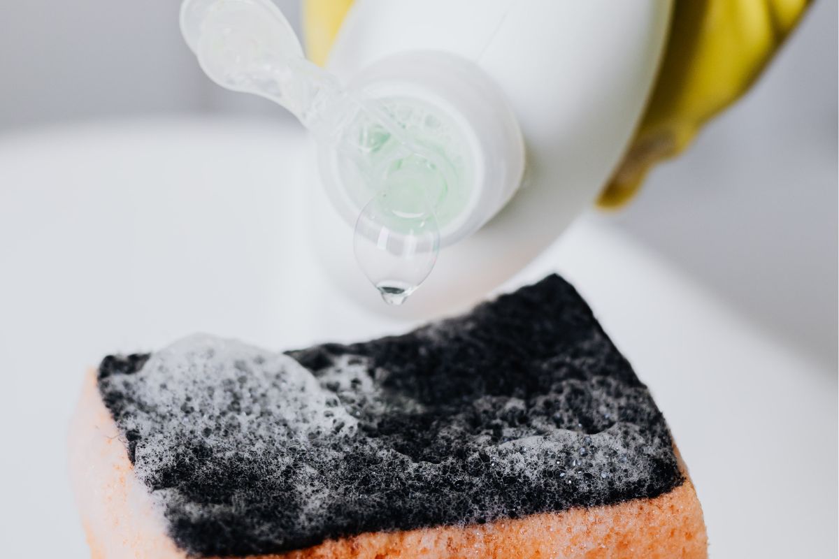 Faça seu próprio detergente caseiro; muito mais eficiente e barato que os industrializados - Fonte: canva