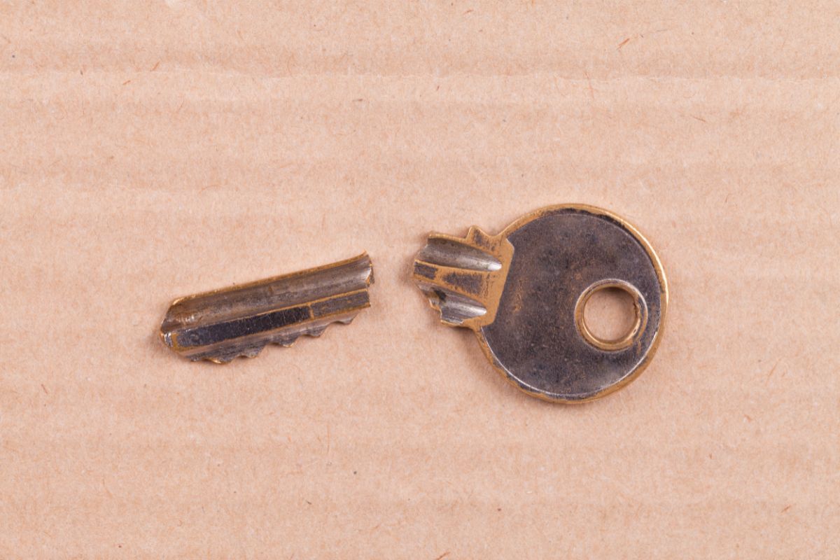 Veja algumas dicas para tentar tirar chave quebrada na fechadura; tente e não gaste com chaveiro - Fonte: canva