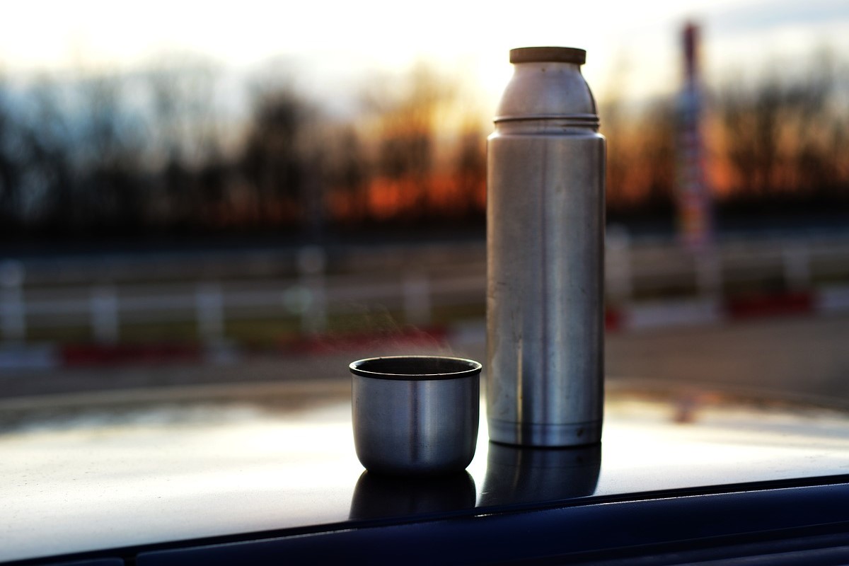 Só jogar água não adianta! Veja como tirar o cheiro de café na garrafa térmica - Foto: Pixabay