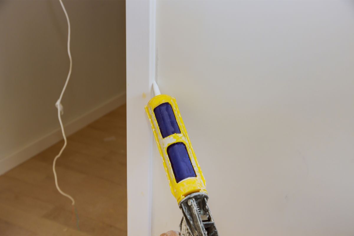Como aplicar o impermeabilizante em paredes com umidade? Veja o guia completo e evite problemas futuros - Fonte: canva