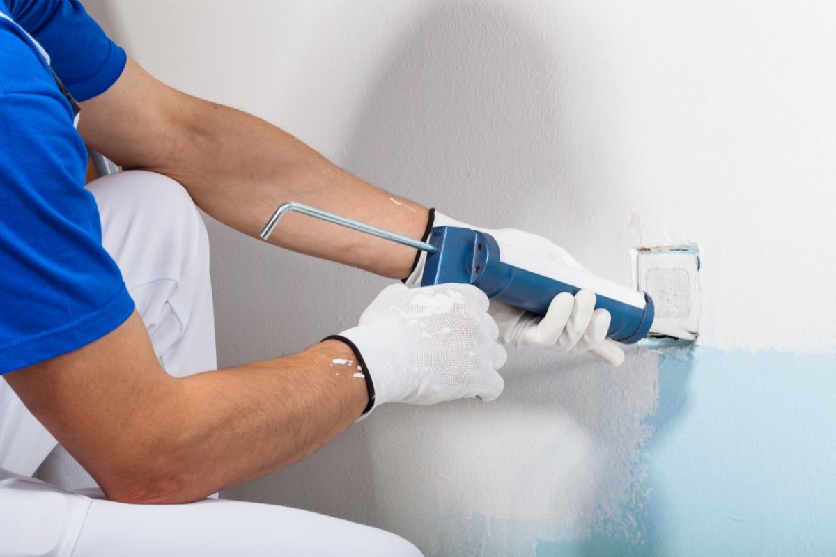 Como aplicar o impermeabilizante em paredes com umidade? Veja o guia completo e evite problemas futuros - Fonte: canva