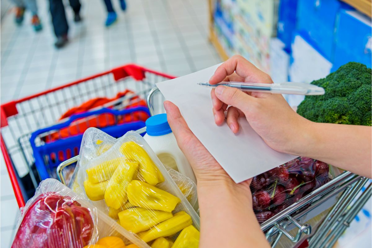 Quer economizar na conta do supermercado? Veja essas 6 dicas e reduza os gastos pela metade - Fonte: canva