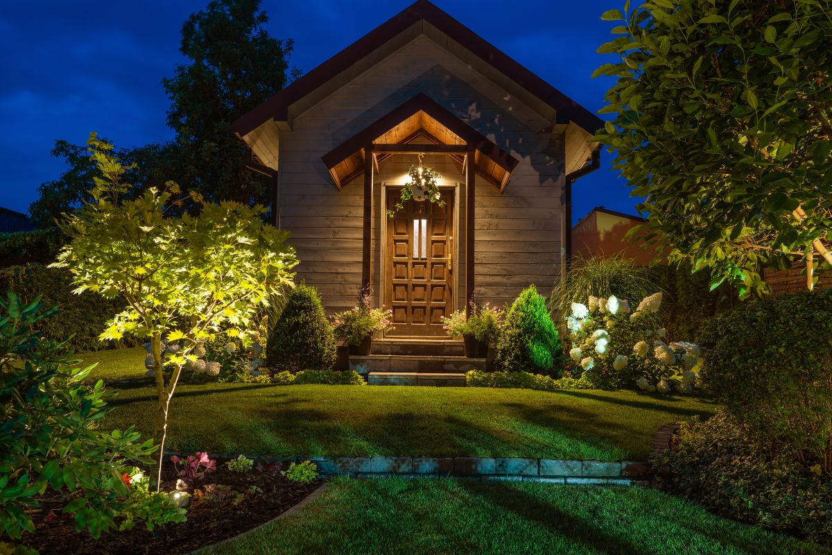 Ilumine seu jardim; como usar luzes para criar um ambiente aconchegante - Canva