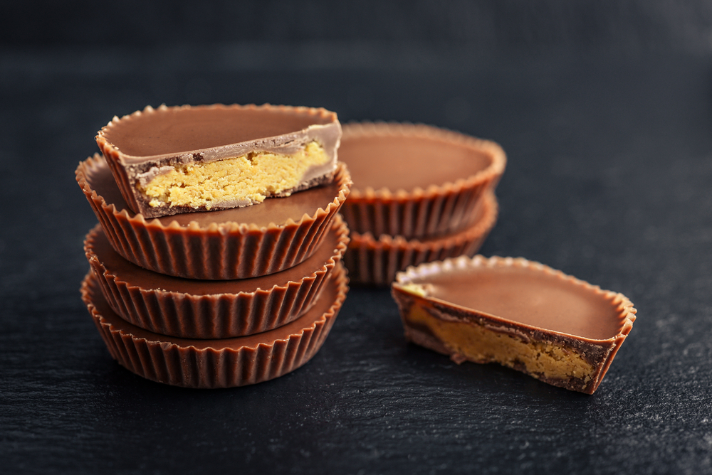 Bombom de amendoim com chocolate fitness: delicioso e sem açúcar