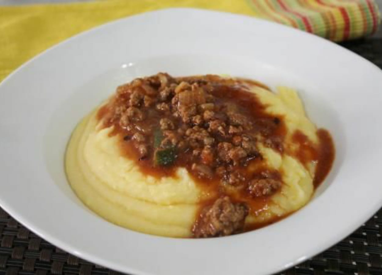 Polenta de milho verde com carne moída: uma ótima opção e rende 4