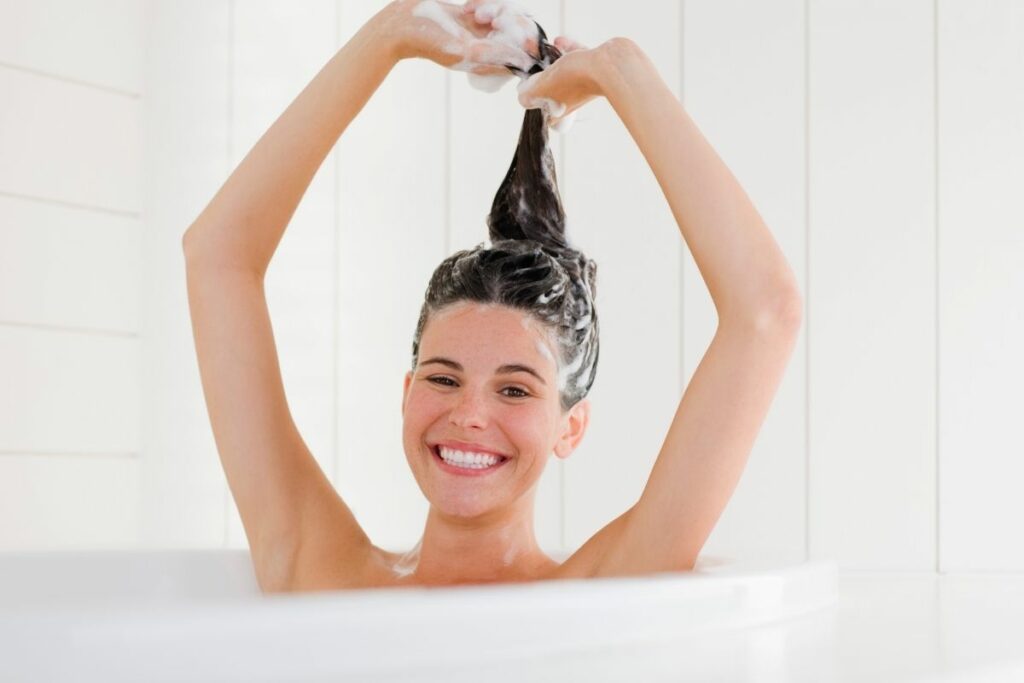 Como escolher Shampoo para cabelo. Foto: Canva Pro.