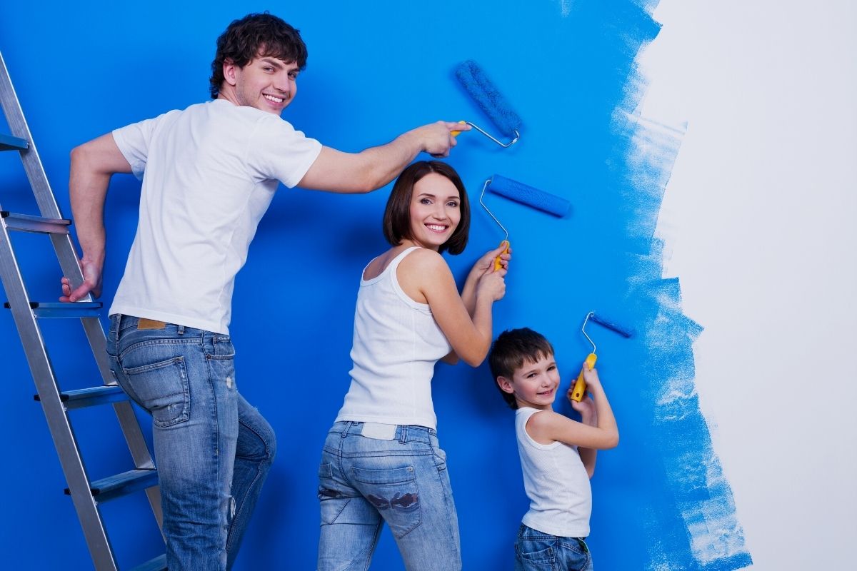 Faça você mesmo: como pintar as paredes e economizar seu dinheiro- Imagem: Canva Pro