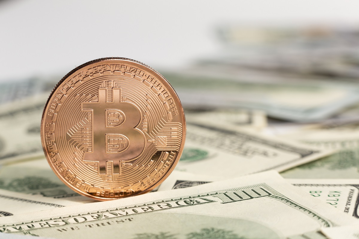 Bitcoin em queda: você deveria investir ou fugir das criptomoedas? Entenda 