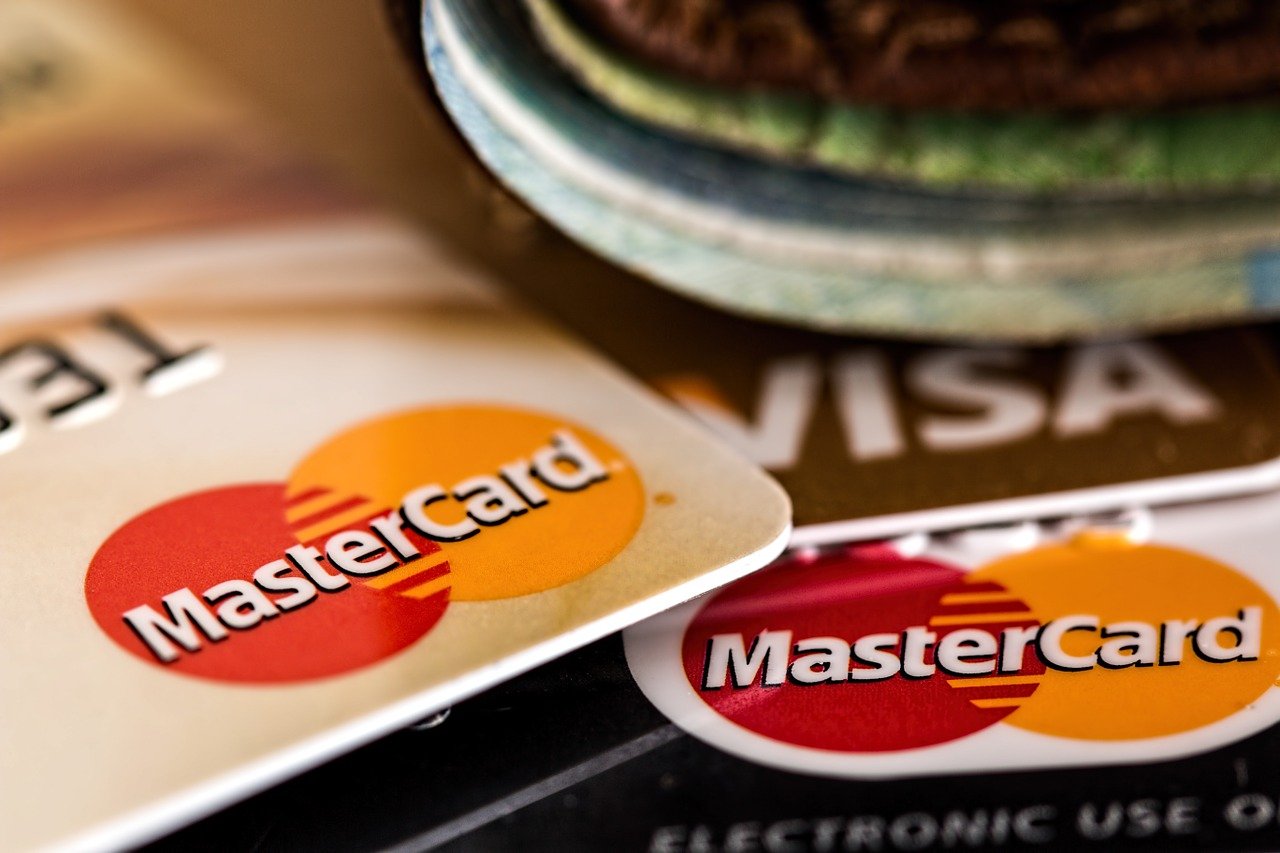 Cartão de crédito, entenda sobre a taxa de juros e os cuidados para não se endividar, confira agora