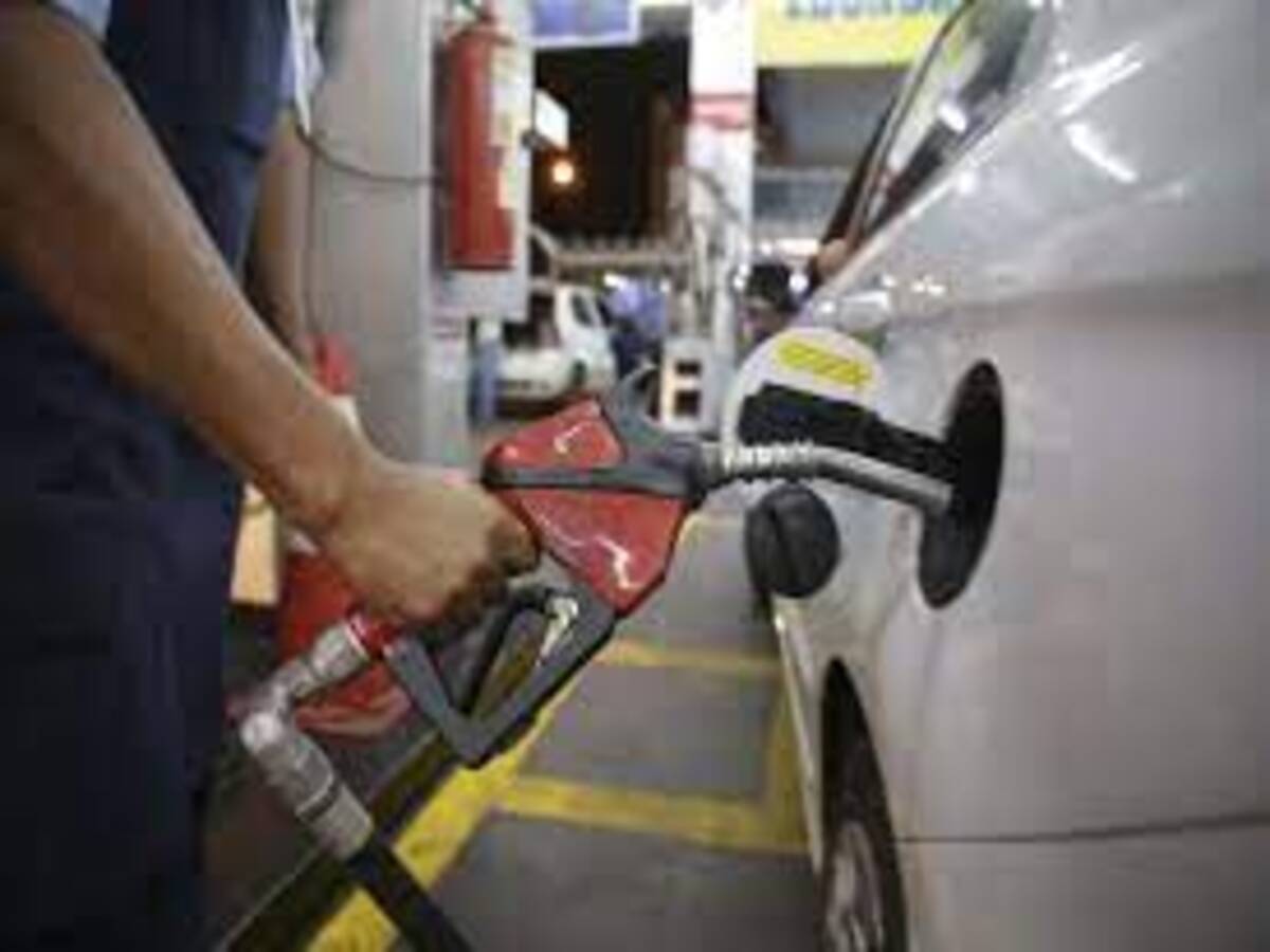 Depois do reajuste da Petrobras, gasolina teve mais um aumento de 8% e diesel de 15% - Fonte: Pixabay