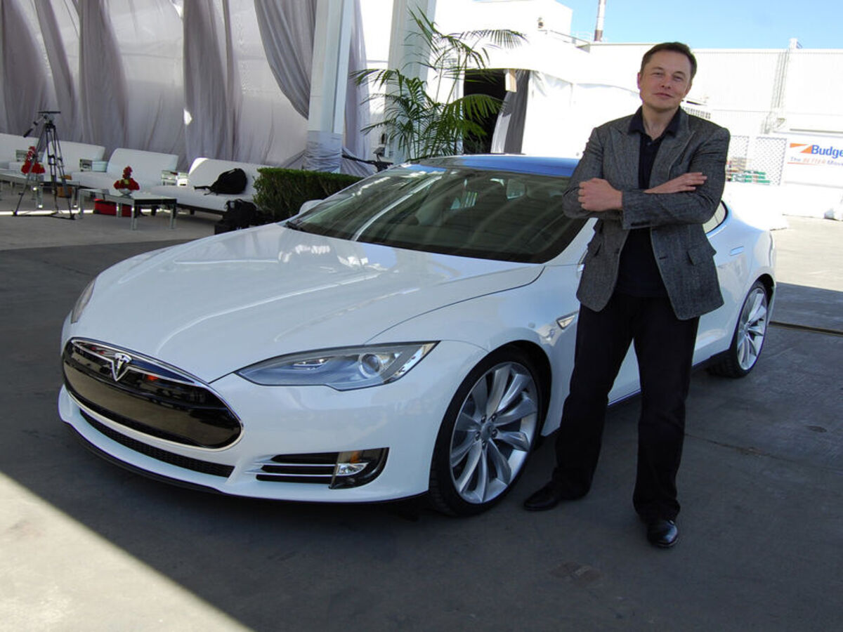 Ações da Tesla estão com queda acumulada de 11% e não sobem mesmo com novos investimentos de Elon Musk no Twitter - Fonte: Pixabay
