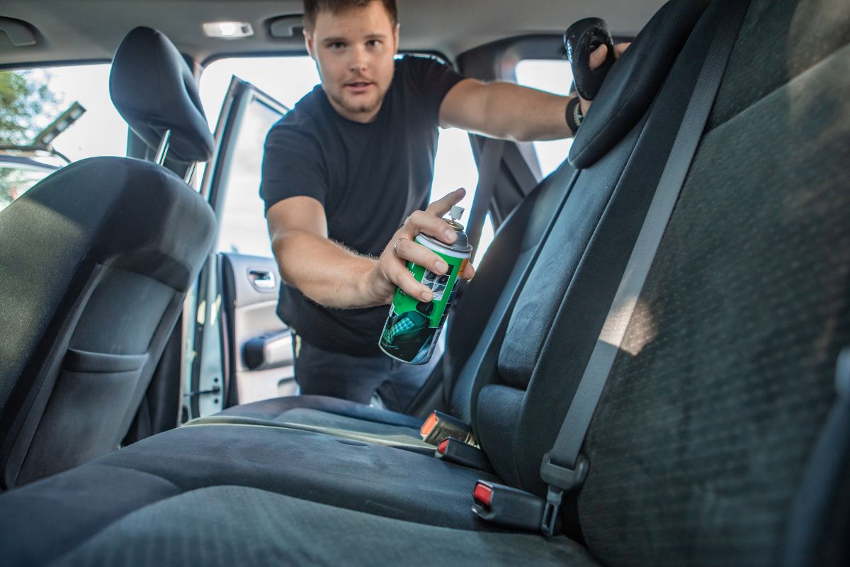 Qual melhor APC para limpeza interna do carro? Siga essas dicas profissionais para fazer em casa - Fonte: Canva