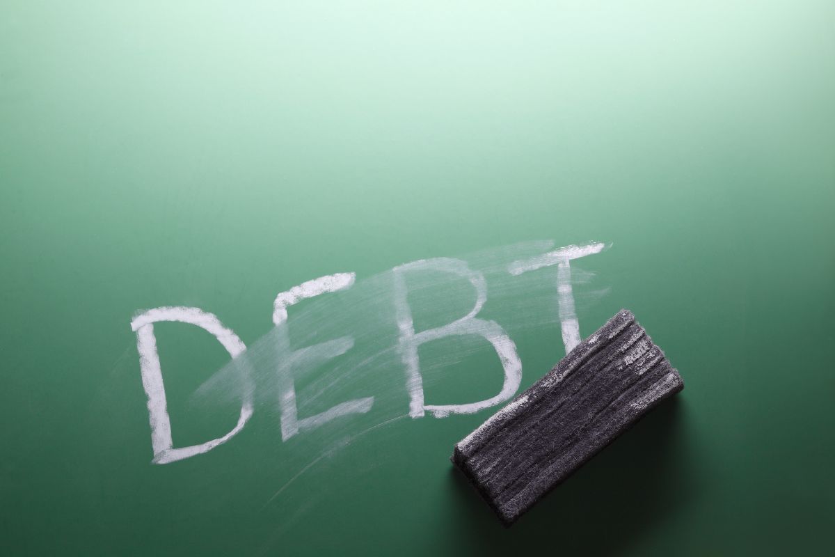 Como negociar dívidas? 5 dicas para limpar o seu nome de maneira amigável - Fonte: Canva