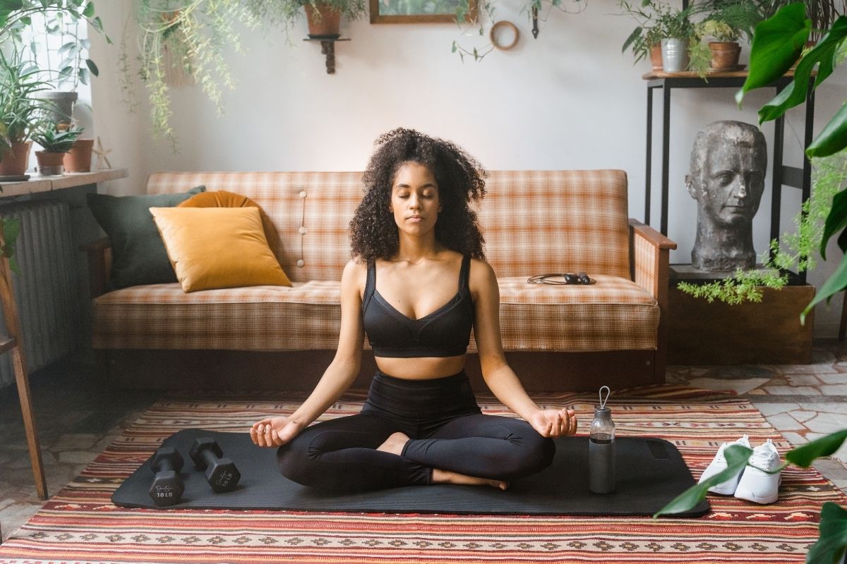Como começar a meditar? Confira os benefícios comprovados da meditação - Fonte: Canva