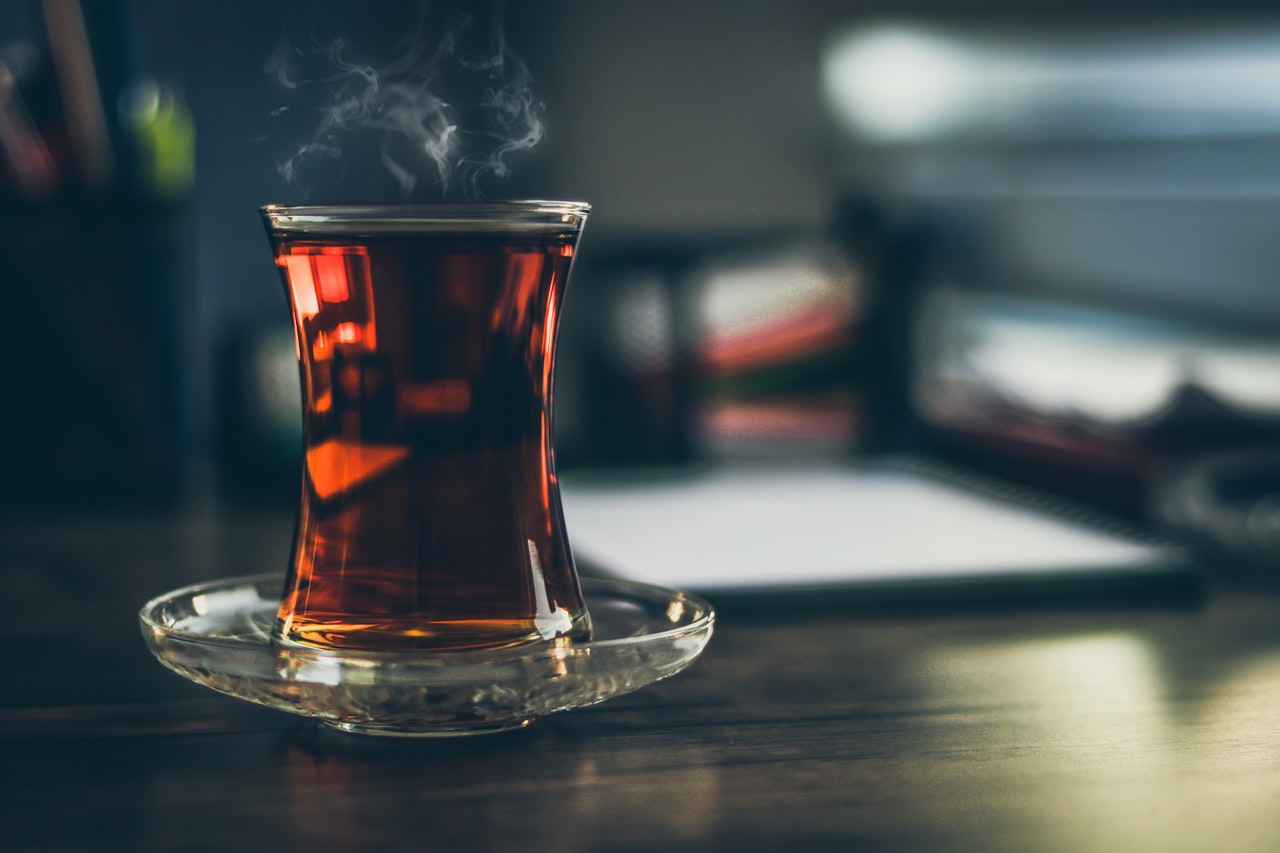 Chá preto/ Foto de Hasan Albari no Pexels
