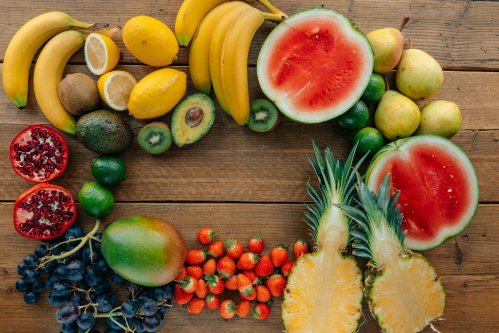 Quanto mais frutas variadas, mais antioxidantes. Reprodução: Viktoria Slowikowska/Pexels