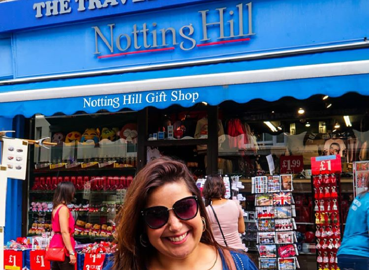 Mariana Xavier no local de uma das cenas mais famosas de 'Notting Hill' - Imagem reproduzida do Instagram
