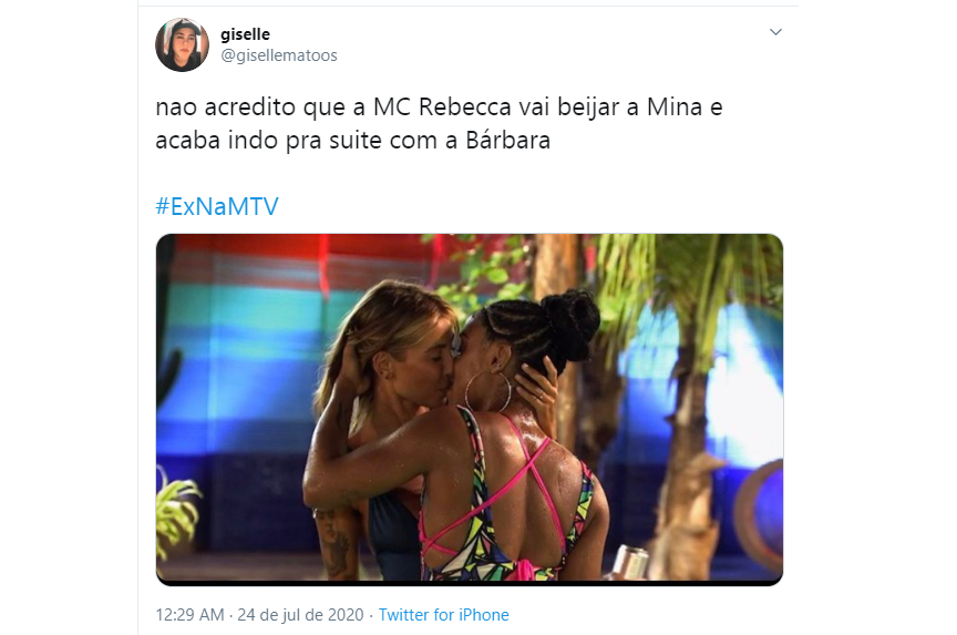Imagem: Tweet com trecho da atual temporada do De Férias com o Ex Brasil no qual MC Rebecca beija a também participante Mina (Reprodução/Instagram)