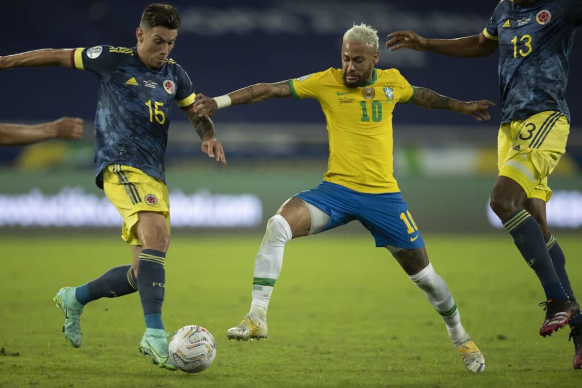 Brasil e Colômbia fazem tradicional confronto sul-americano. Desta vez, vale pelas Eliminatórias da Copa. Foto: Lucas Figueiredo / CBF