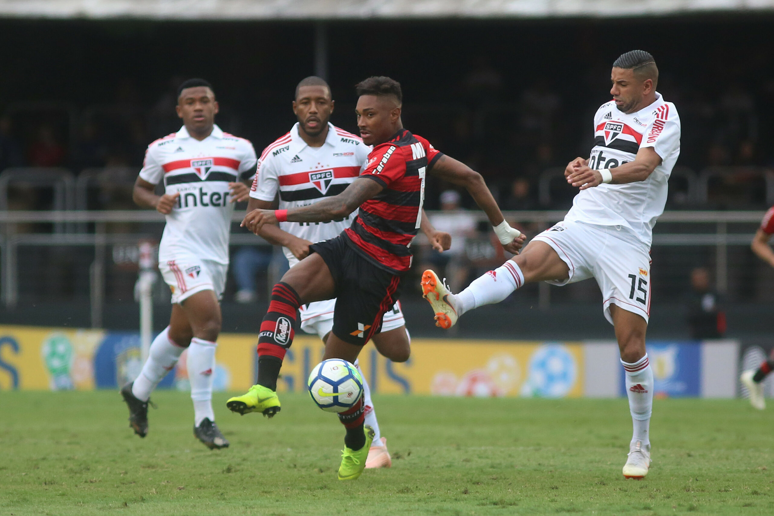 São Paulo e Flamengo duelam pela 32ª rodada do Brasileirão. Foto: Reprodução/ Staff Flamengo/Fotos Públicas