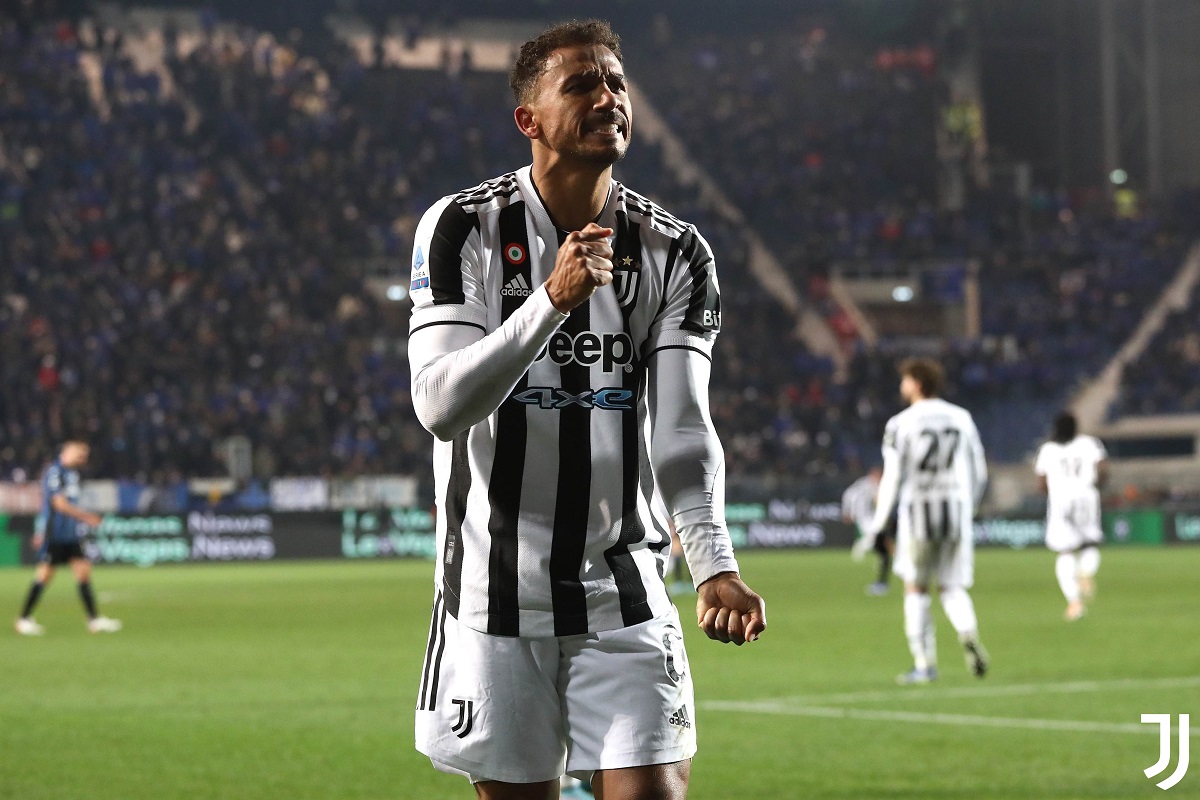 Juventus arranca empate no final com gol de Danilo
