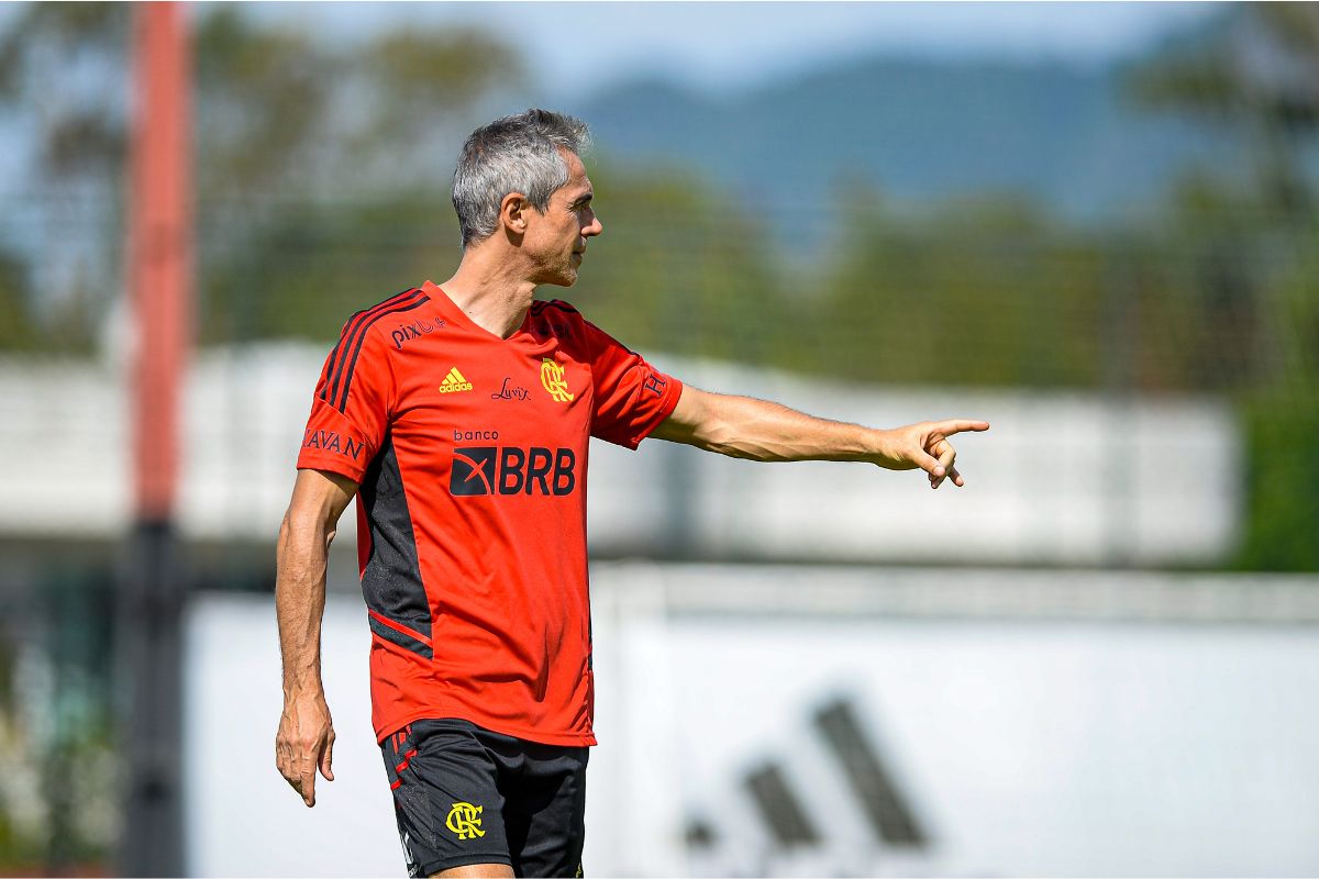 Diretoria do Flamengo mantém Paulo Sousa no comando da equipe, mas permanência não está garantida. Foto Marcelo Cortes / Flamengo