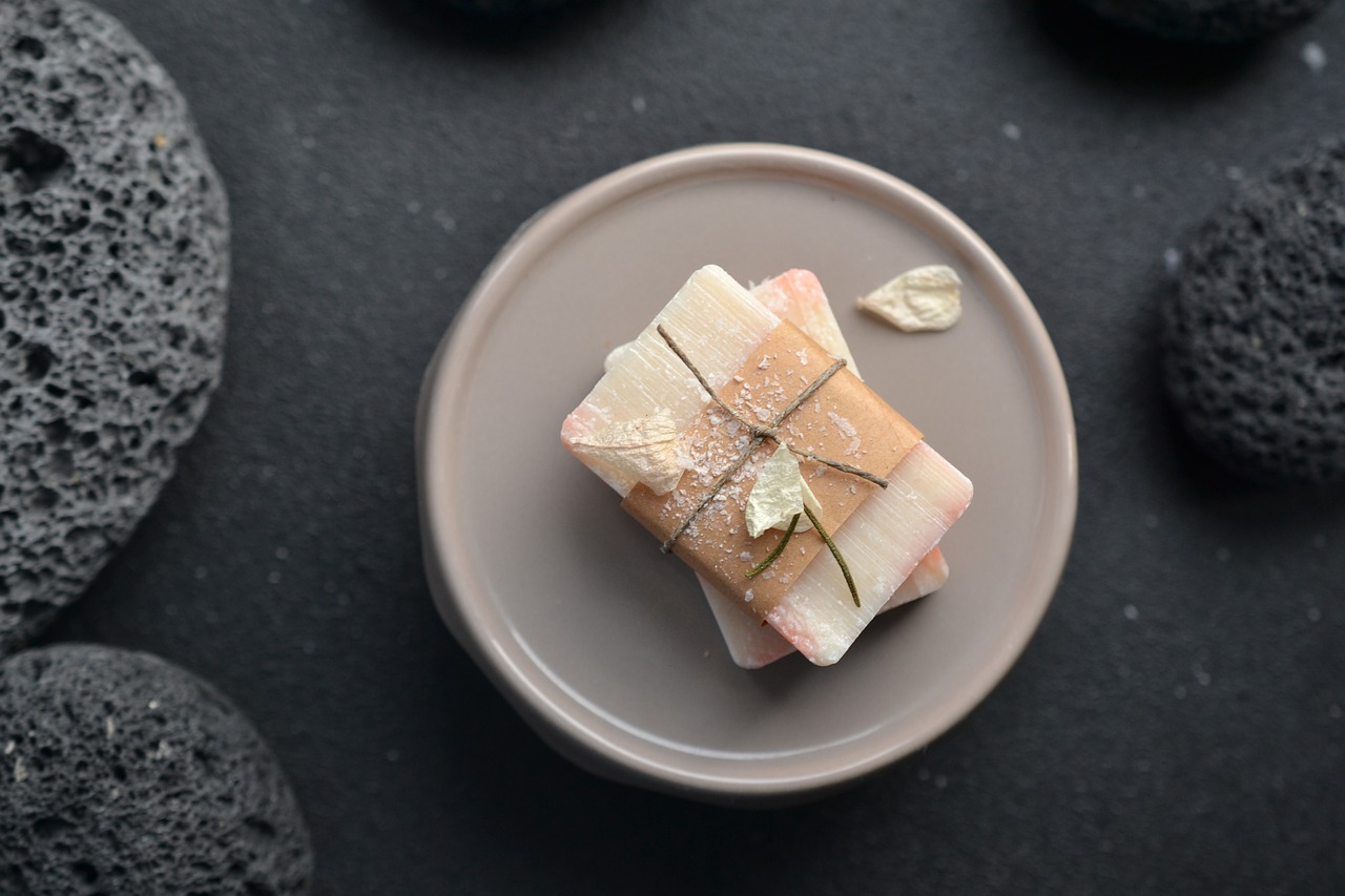 Kit de sabonetes artesanais para presentes gaste pouco e ofereça uma lembrancinha para toda a família - Reproduzida no Pixabay