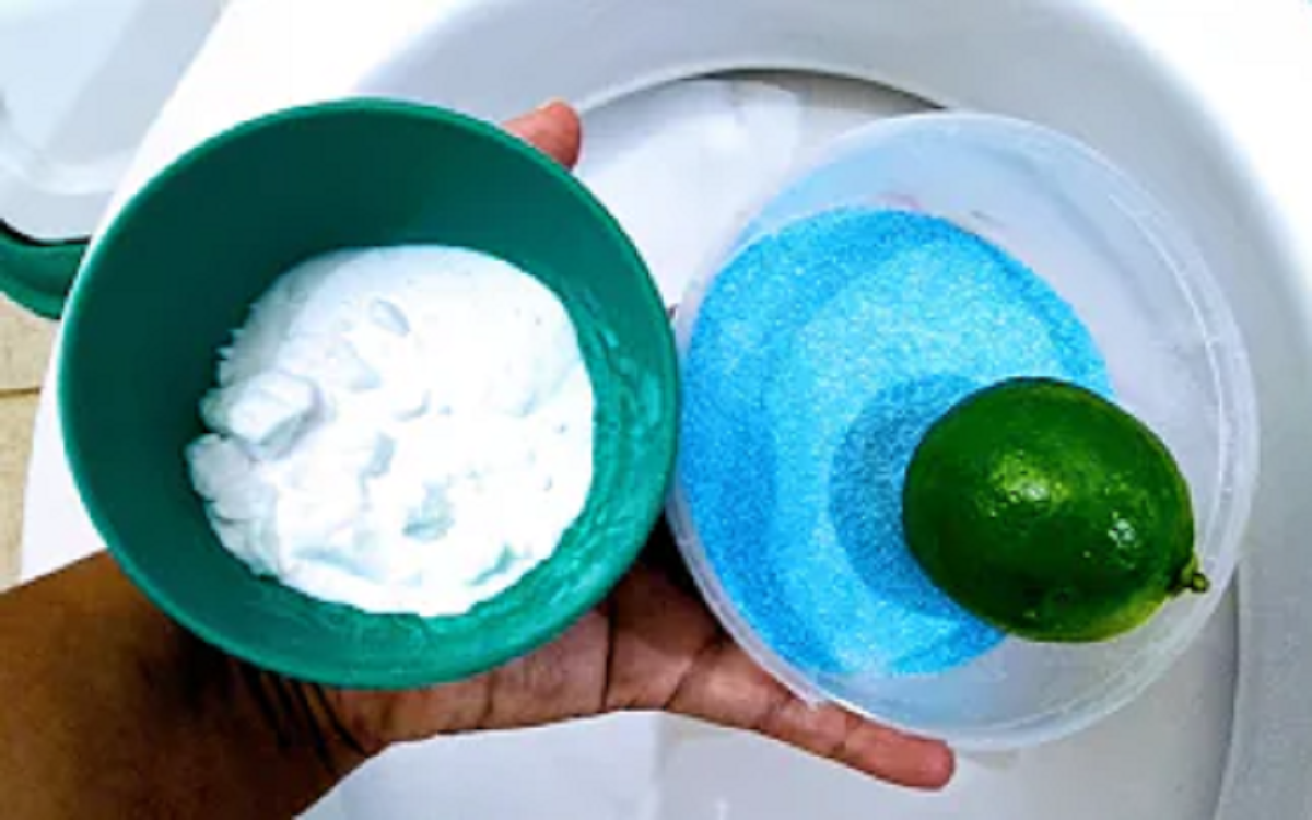 Vaso sanitário limpo e cheiroso: conheça a fórmula que vai te ajudar a conseguir isso/Reprodução de imagem do Youtube de Carlane com Você