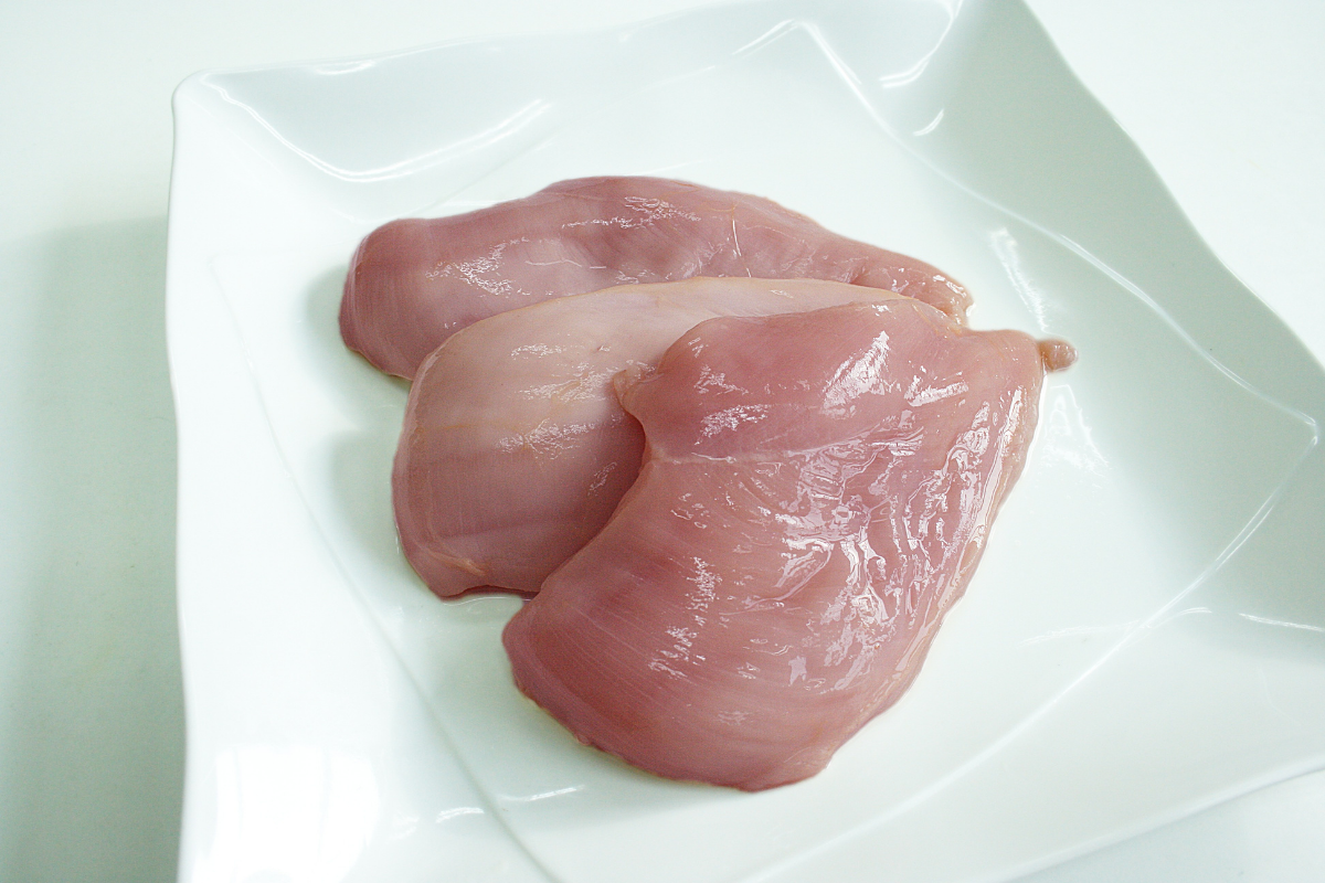 Fricassê de frango: aprenda a fazer esse delicioso prato para sua família/ Imagem reproduzida de Canva