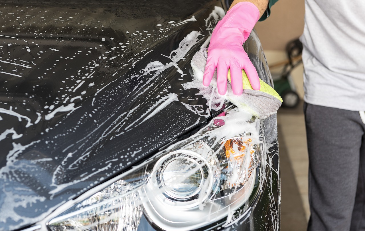 Carro limpo e com a pintura protegida, shampoo caseiro com 2 ingredientes - Reprodução Pixabay