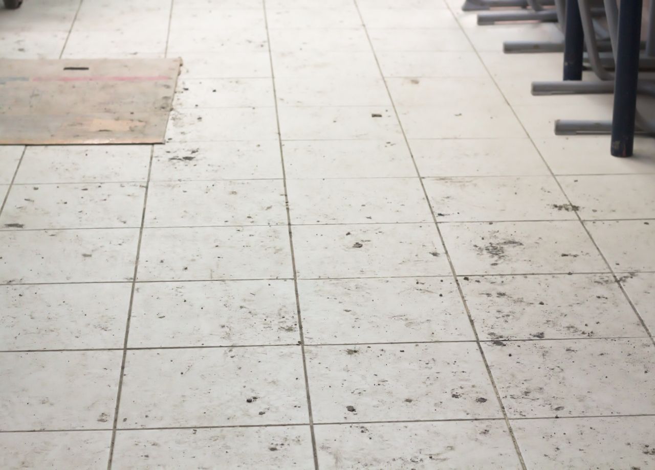 Como limpar piso encardido o desinfetante caseiro que dá brilho mais potente - reprodução do site Canva