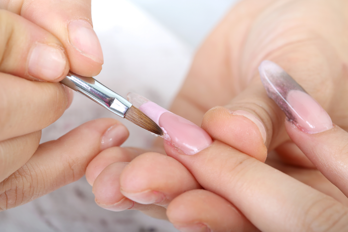Jelly nails: saiba mais sobre essa tendência para as unhas e descubra como usá-la - canva