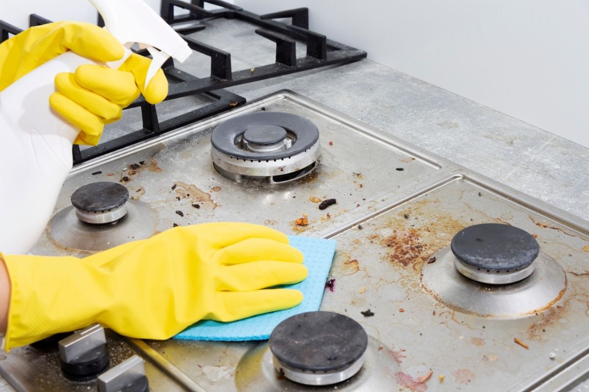 Limpeza de gordura: descubra truques infalíveis para limpar seu fogão sem esforço - canva