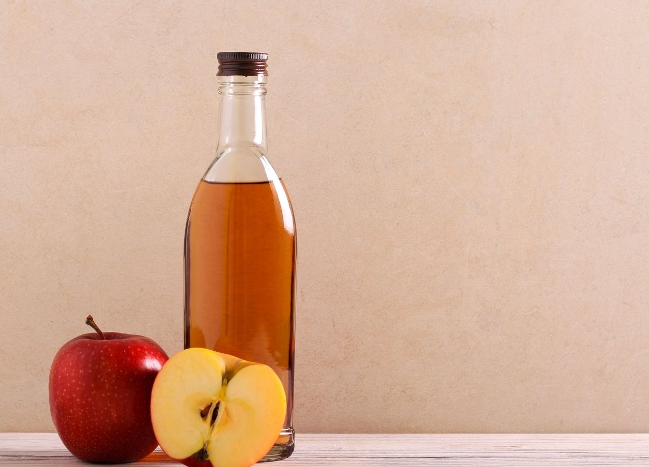 Vinagre de maçã caseiro ouro líquido para a saúde com só 2 ingredientes - reprodução do site Canva